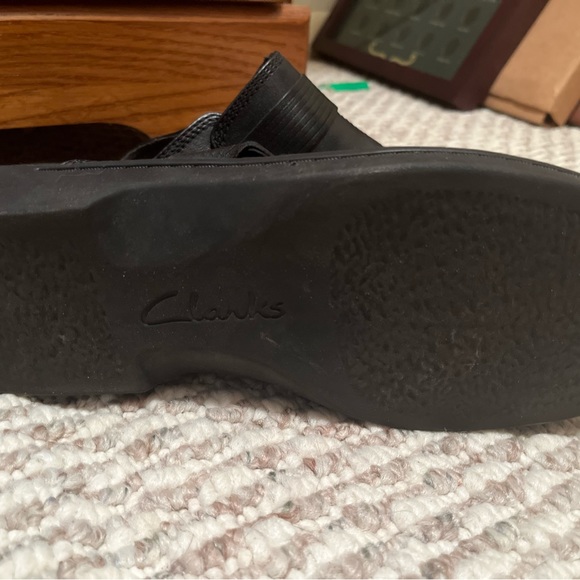 Collection by Clark’s Soft Cushion Closed Toe Slides - Picture 5 of 6